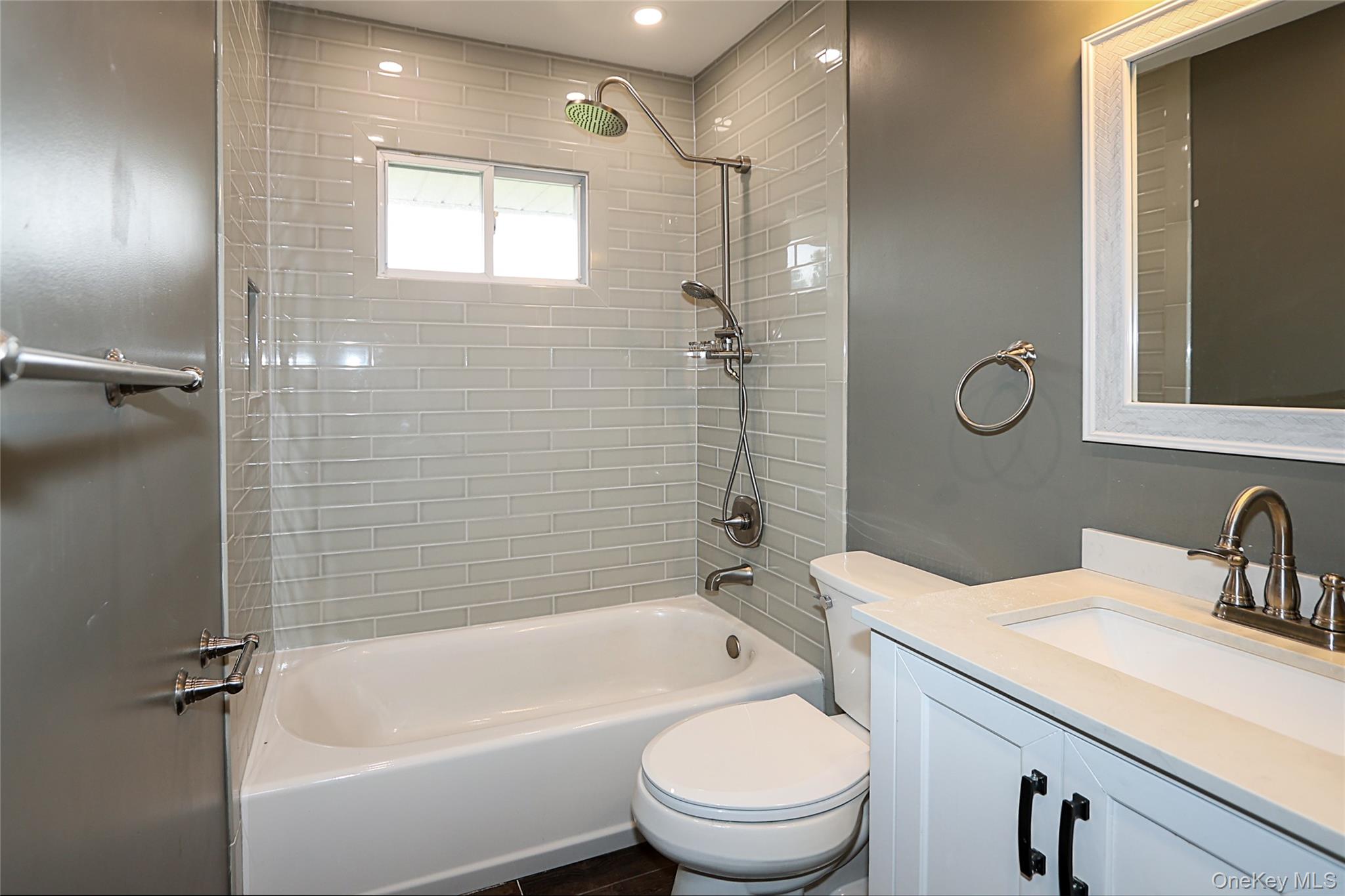 Old Bethpage, New York 11804, United States, 3 Bedrooms Bedrooms, ,3 BathroomsBathrooms,Residential,Active,206711