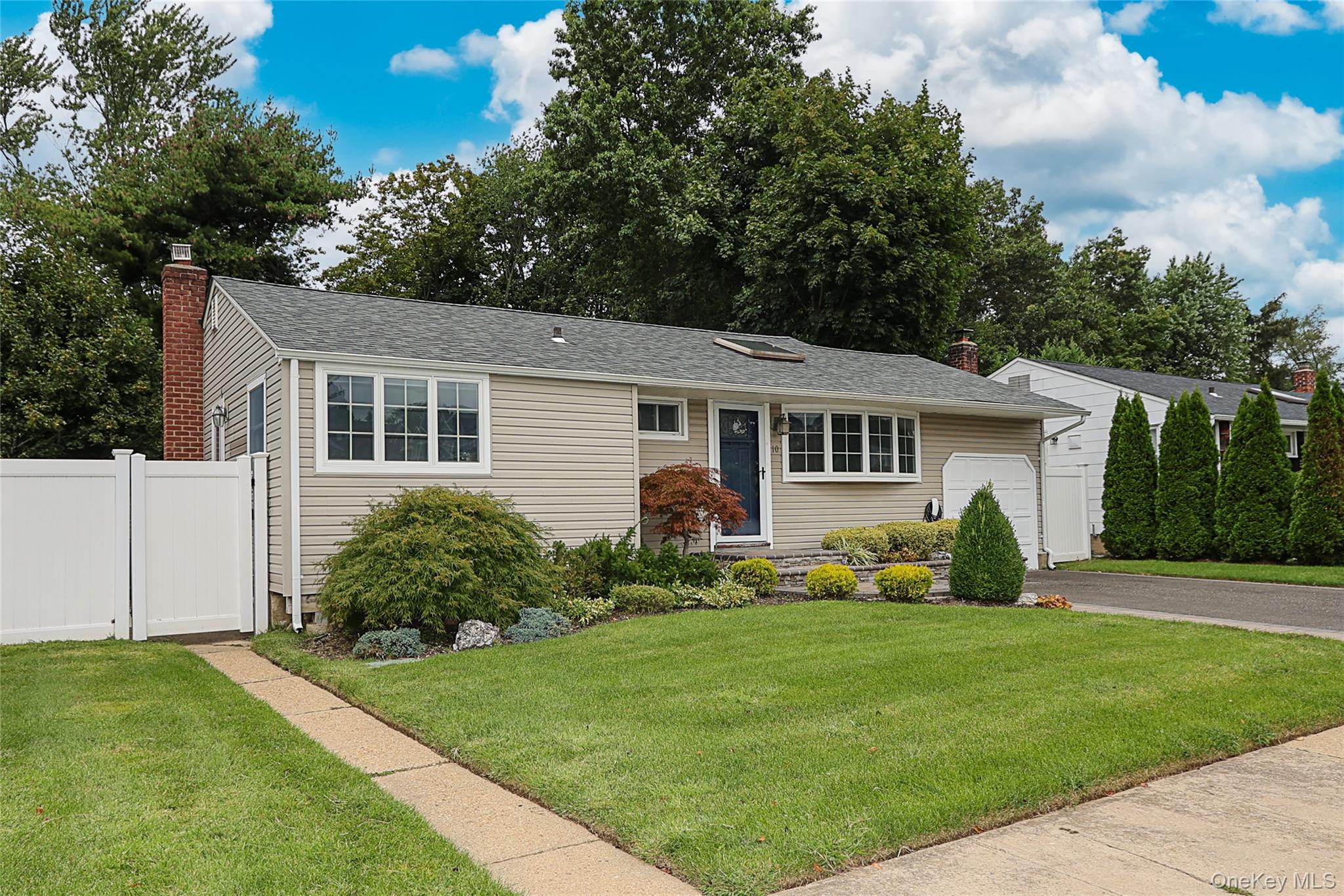 Old Bethpage, New York 11804, United States, 3 Bedrooms Bedrooms, ,3 BathroomsBathrooms,Residential,Active,206711