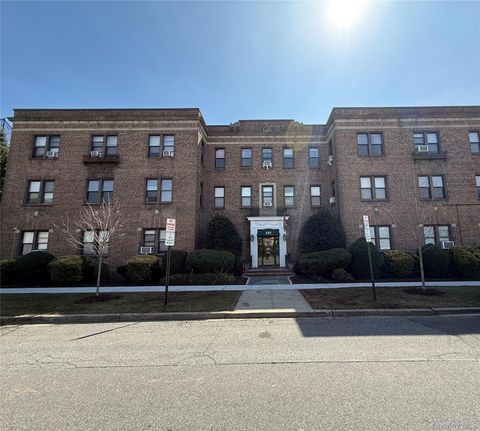 Condo For Sale - 222 7th Street #2H<br/> Garden City, NY 11530