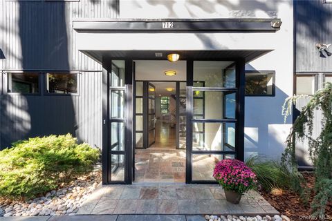 Photo of 712 Ladd Road, Bronx, NY 10471 (MLS # 925803) Photo of 712 Ladd Road, Bronx, NY 10471 (MLS # 925803)