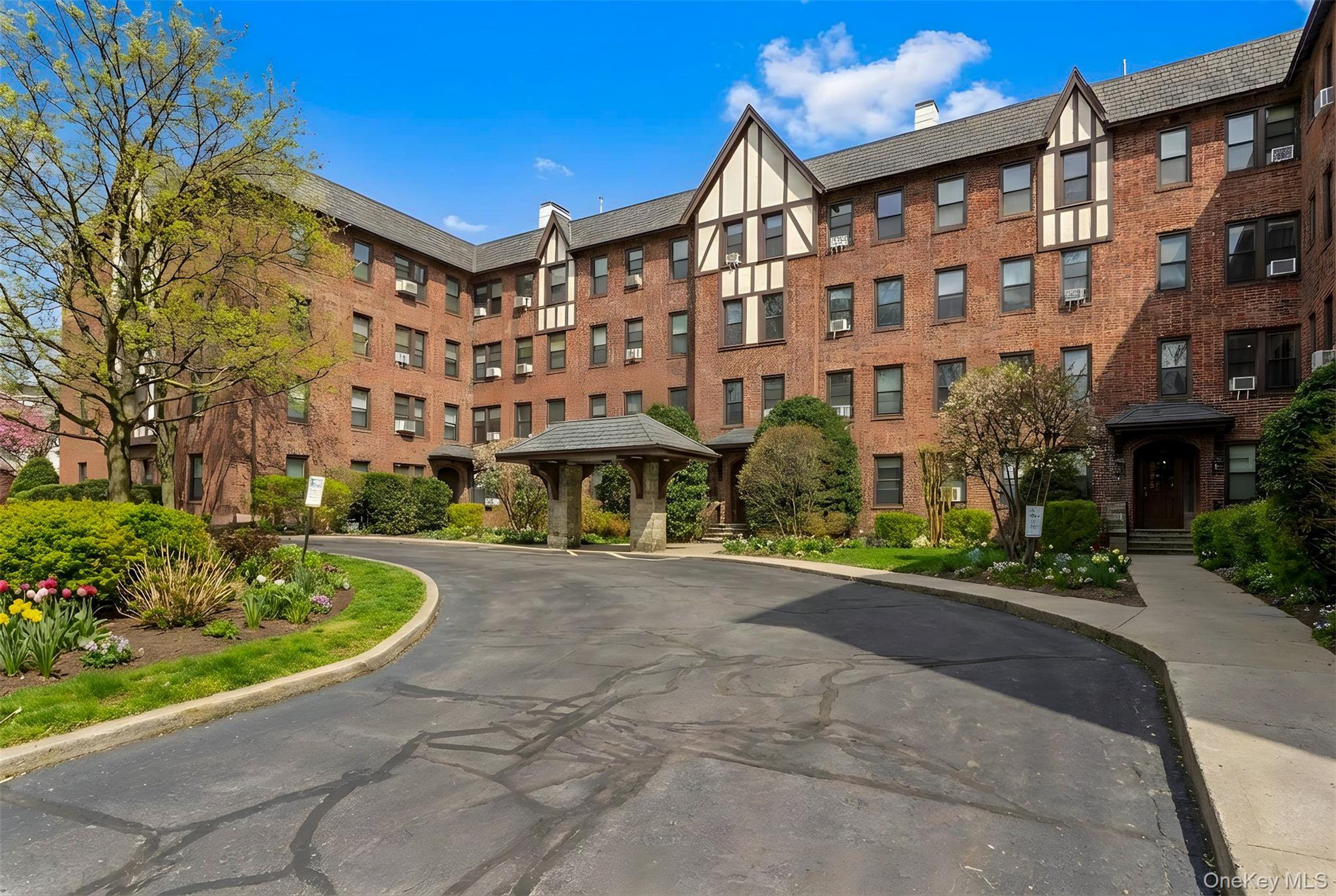 242 Bronxville Road E2