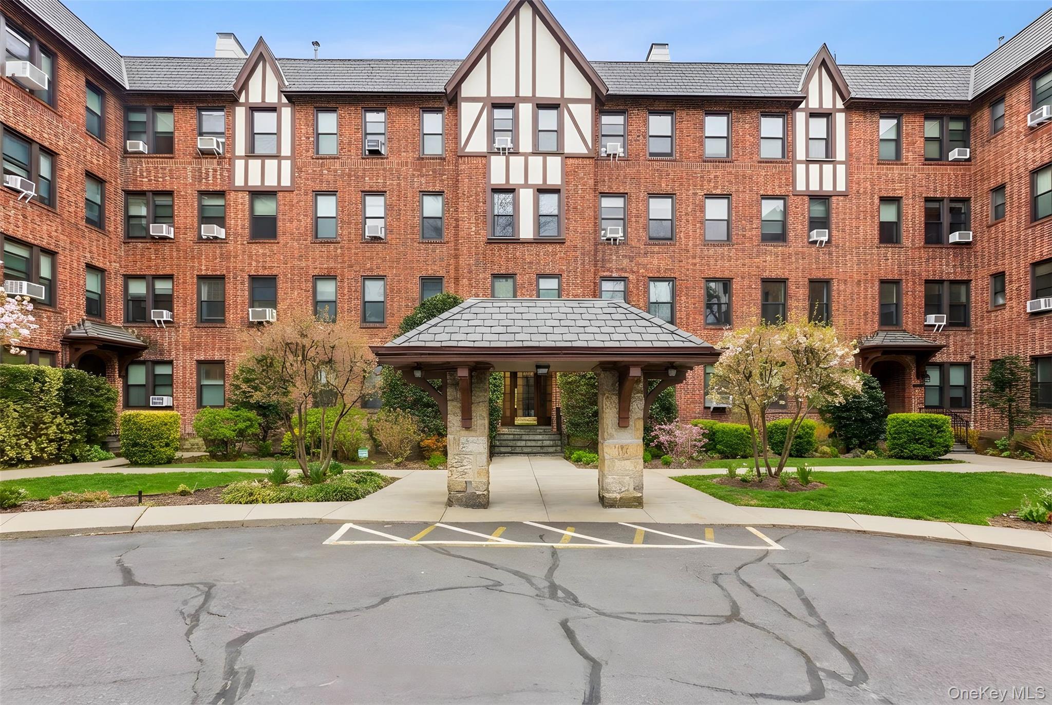 242 Bronxville Road E2