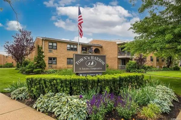 8 Florence Avenue #16C, Freeport, New York image 2
