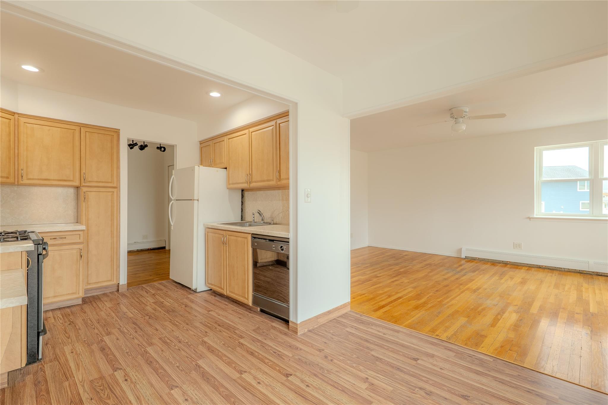 8 Florence Avenue #16C, Freeport, New York image 11