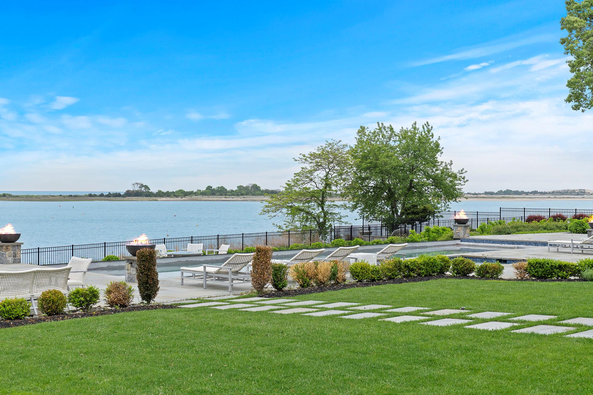 25 Brewster Lane, East Setauket, New York image 40