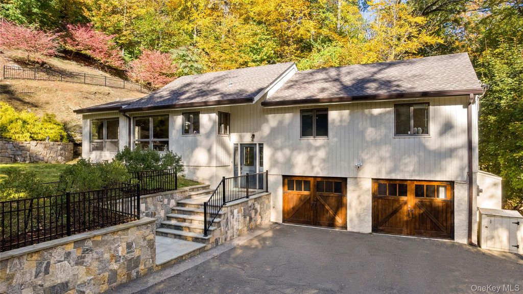 Photo of 16 Highclere Lane #A, Valhalla, NY 10595 (MLS # 938468)