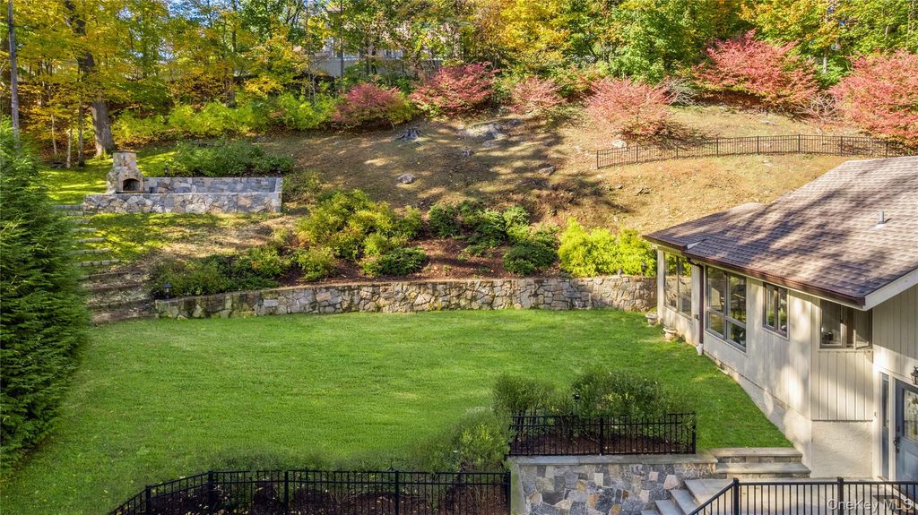 Photo of 16 Highclere Lane #A, Valhalla, NY 10595 (MLS # 938468)