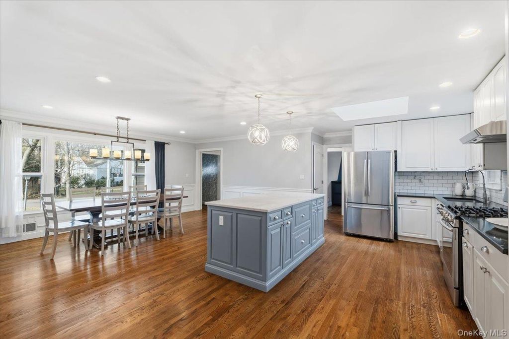 Photo of 39 Darling Avenue, New Rochelle, NY 10804 (MLS # 946594)