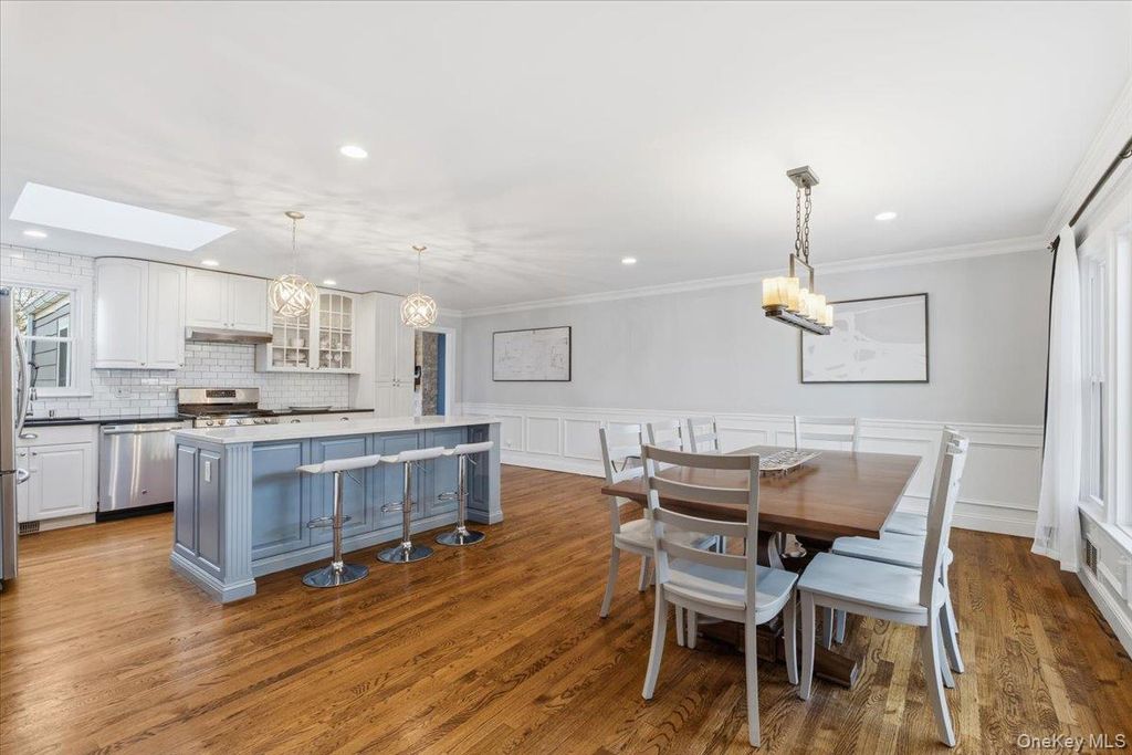 Photo of 39 Darling Avenue, New Rochelle, NY 10804 (MLS # 946594)