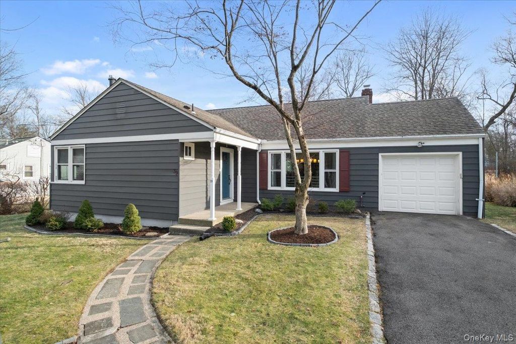 Photo of 39 Darling Avenue, New Rochelle, NY 10804 (MLS # 946594)