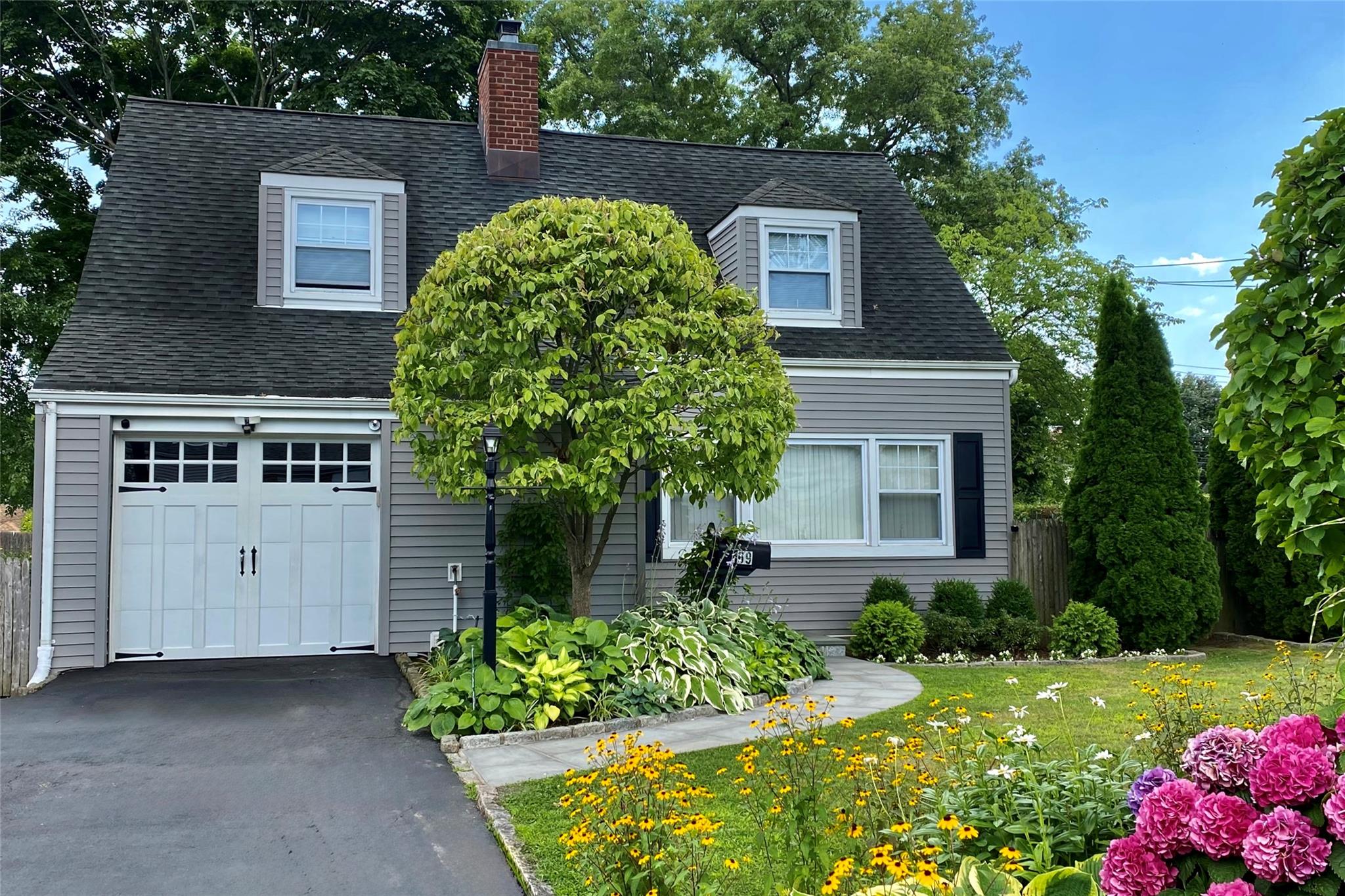 69 Howard Avenue, Eastchester, New York image 1