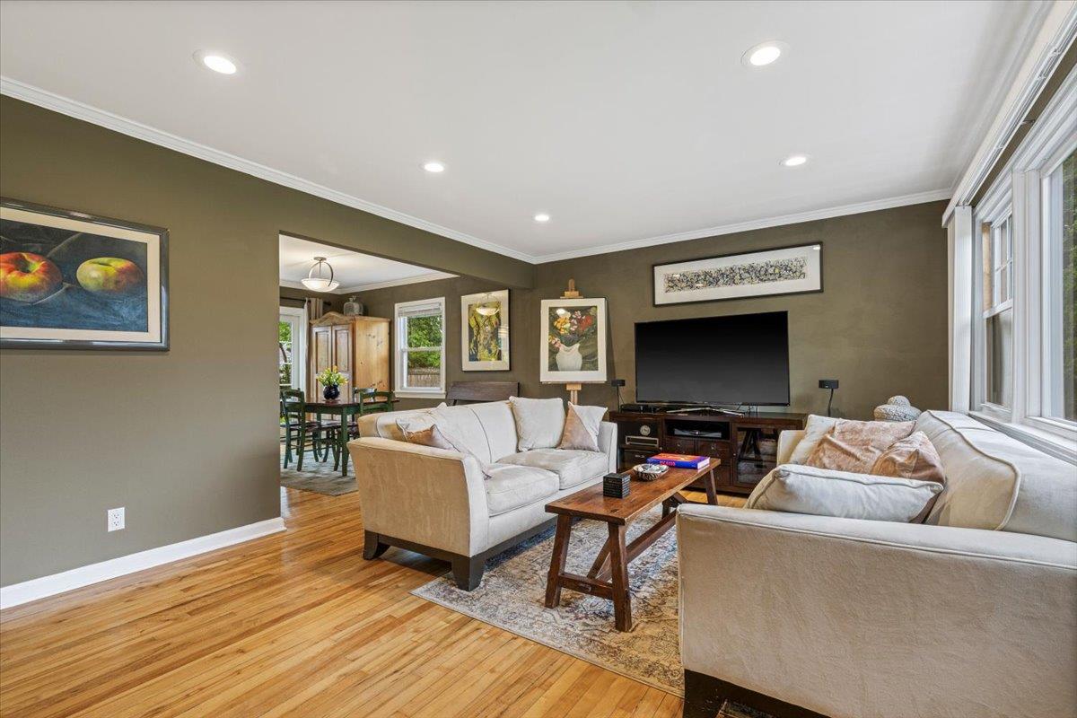 69 Howard Avenue, Eastchester, New York image 4