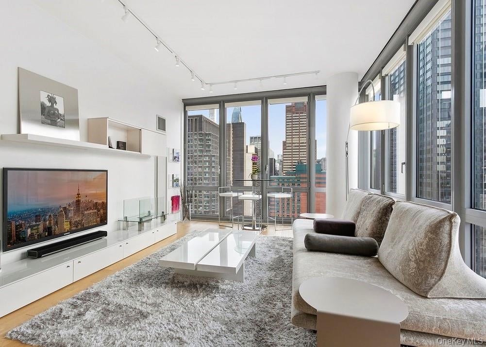 310 W 52nd Street 35A