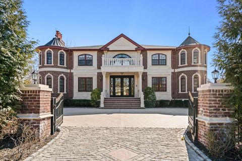 28 Whitney Circle Glen Cove NY 11542