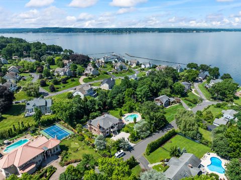 28 Whitney Circle Glen Cove NY 11542