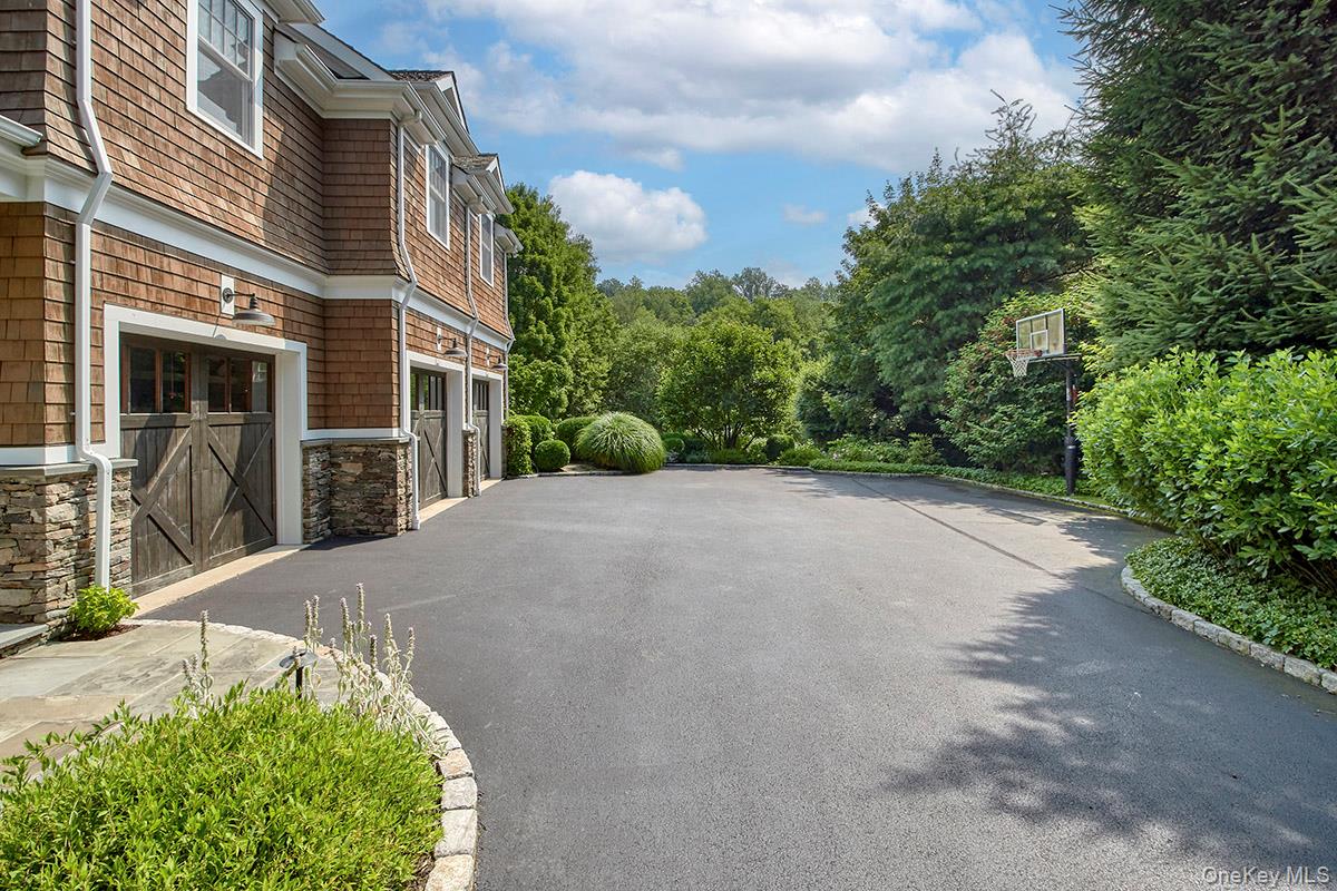 Chappaqua, New York 10514, United States, 4 Bedrooms Bedrooms, ,6 BathroomsBathrooms,Residential,Coming Soon,162189