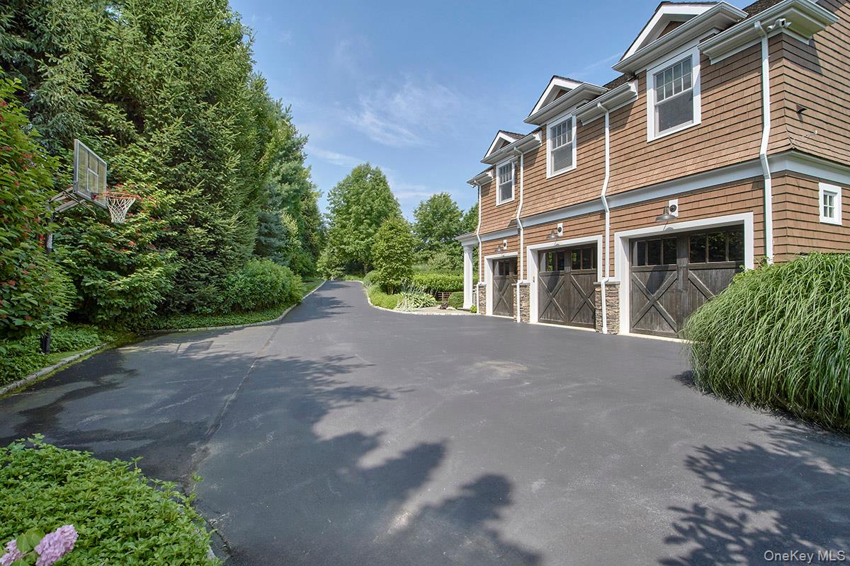 Chappaqua, New York 10514, United States, 4 Bedrooms Bedrooms, ,6 BathroomsBathrooms,Residential,Coming Soon,162189