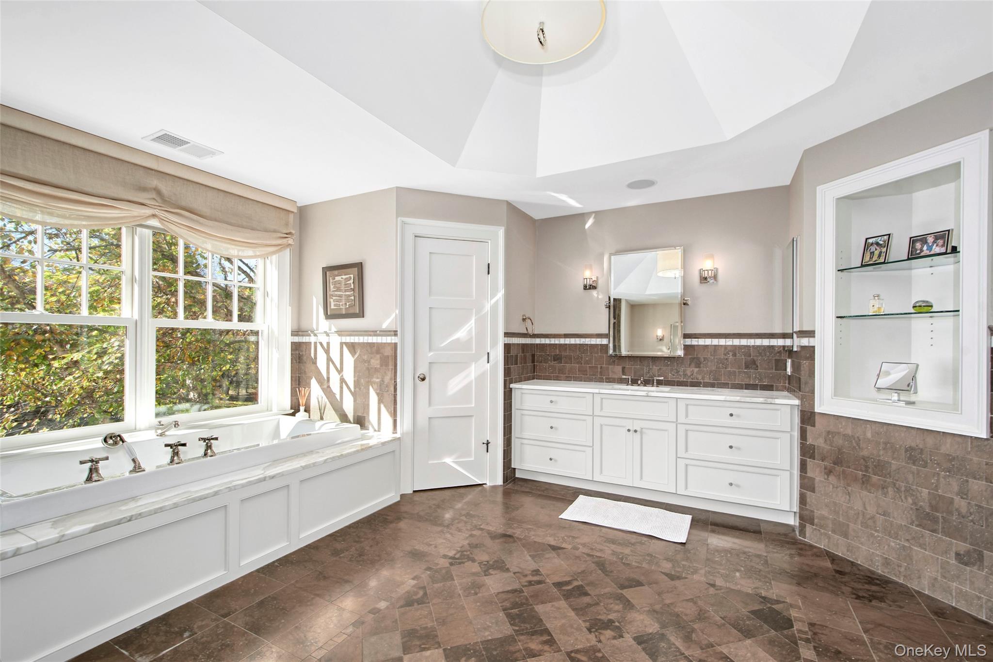 Chappaqua, New York 10514, United States, 4 Bedrooms Bedrooms, ,6 BathroomsBathrooms,Residential,Coming Soon,162189