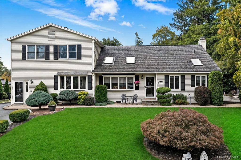 Photo of 2747 Larkspur Street, Yorktown Heights, NY 10598 (MLS # 921922)