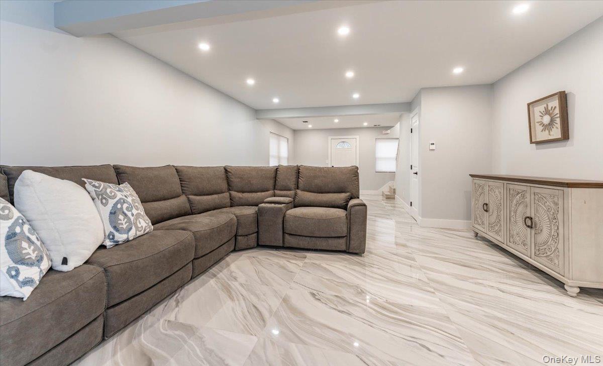 Atlantic Beach, New York 11509, United States, 2 Bedrooms Bedrooms, ,2 BathroomsBathrooms,Residential,Active,235730