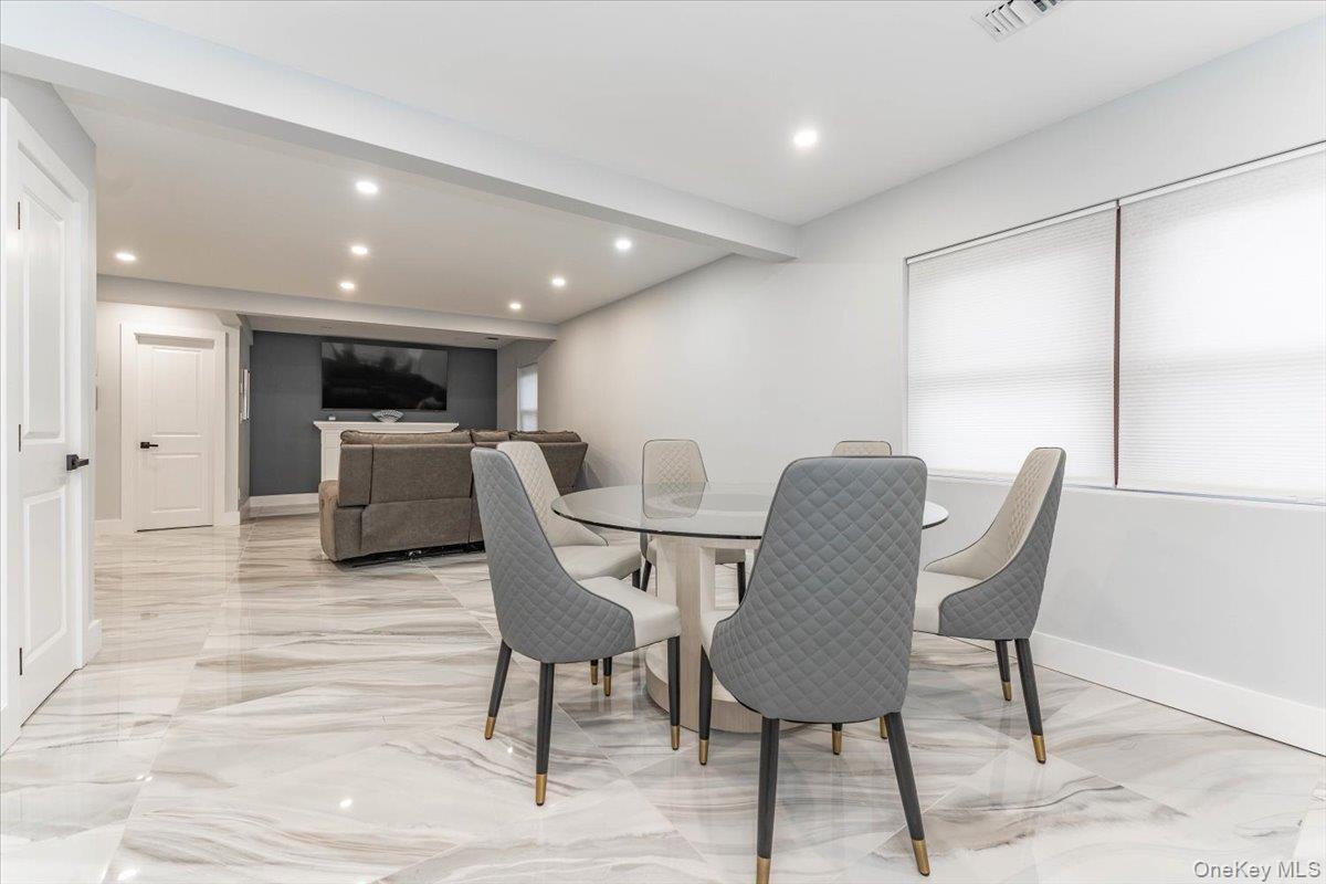 Atlantic Beach, New York 11509, United States, 2 Bedrooms Bedrooms, ,2 BathroomsBathrooms,Residential,Active,235730