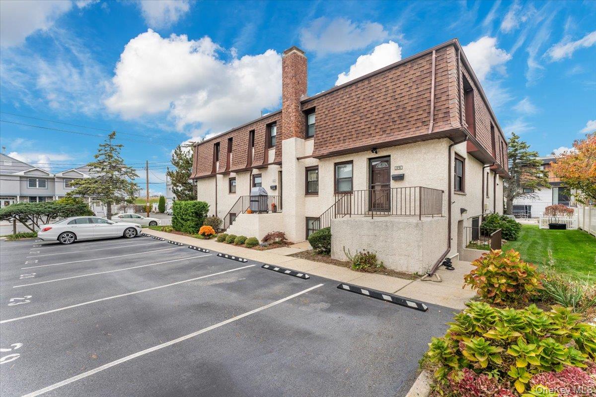 Atlantic Beach, New York 11509, United States, 2 Bedrooms Bedrooms, ,2 BathroomsBathrooms,Residential,Active,235730