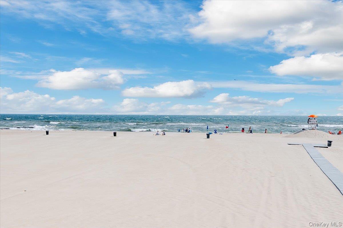 Atlantic Beach, New York 11509, United States, 2 Bedrooms Bedrooms, ,2 BathroomsBathrooms,Residential,Active,235730