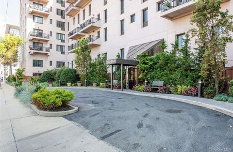 Apartment For Rent - 100 W Broadway #7N<br/> Long Beach, NY 11561