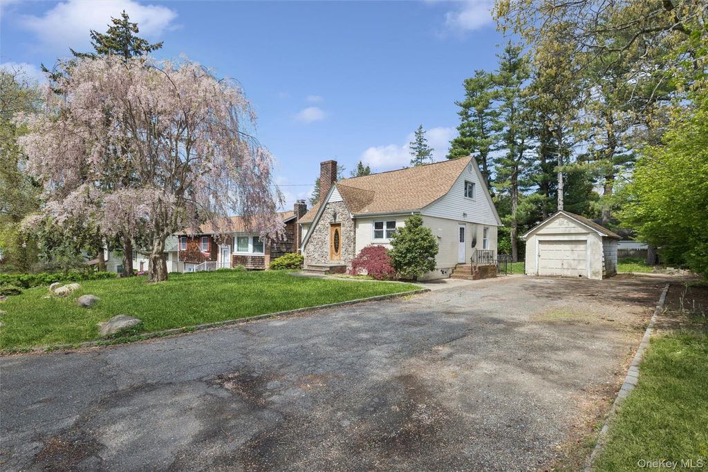 Photo of 107 E 25th Street, Huntington Station, NY 11746 (MLS # 990266)