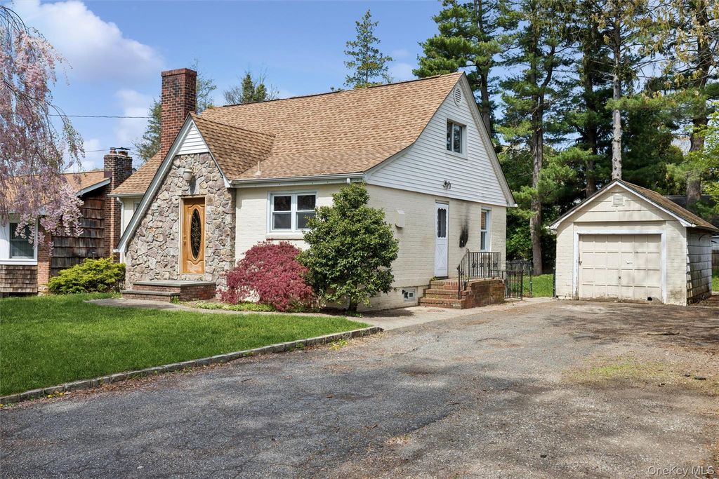 Photo of 107 E 25th Street, Huntington Station, NY 11746 (MLS # 990266)