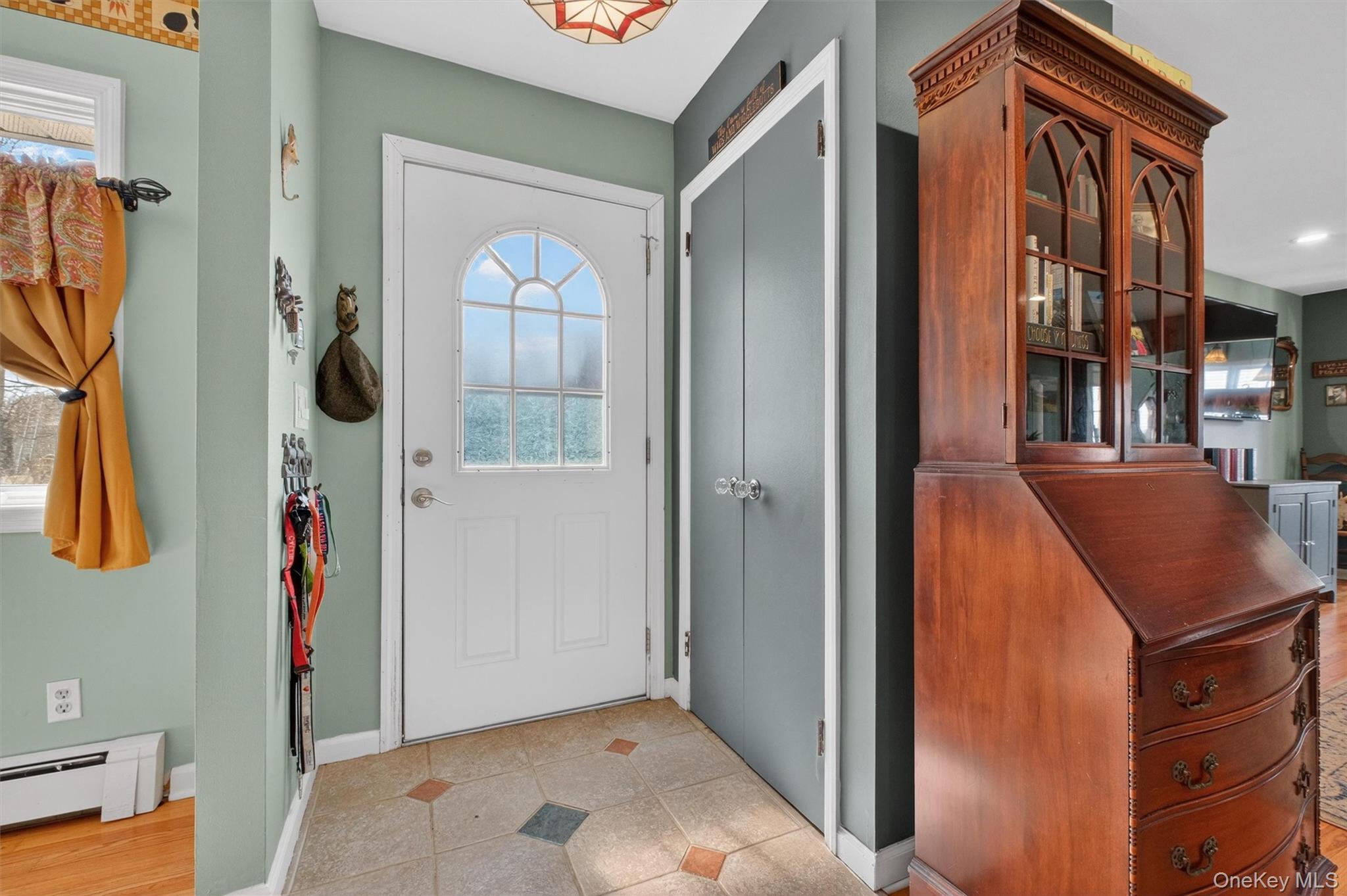 108 Williamsburg Court