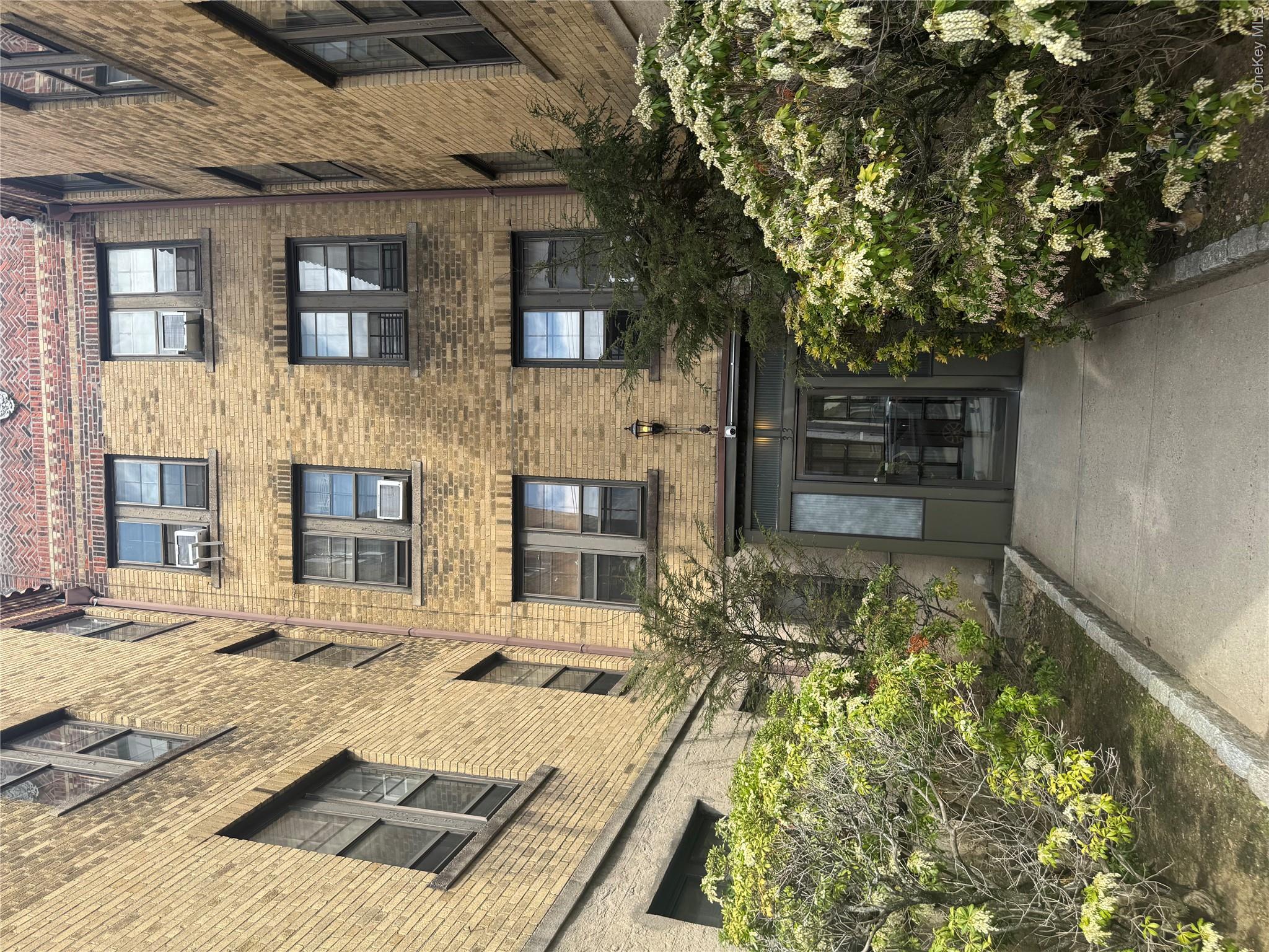 33 Douglas Avenue