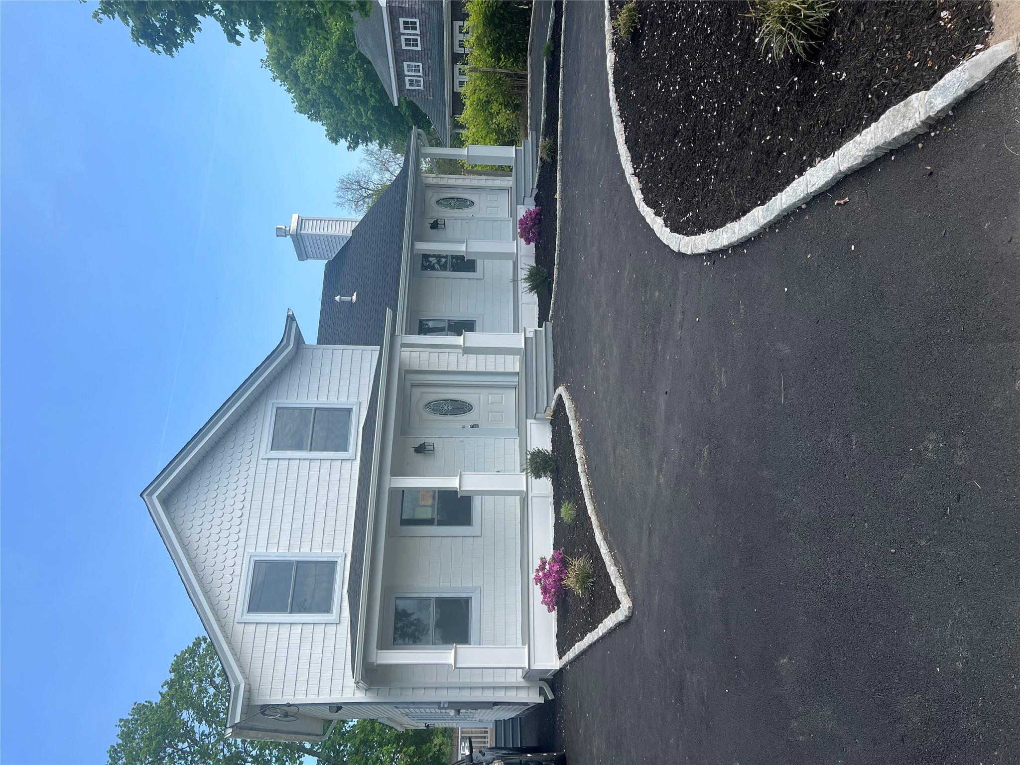 Main Road, East Marion, Hamptons, NY - 3 Bedrooms  
3 Bathrooms - 