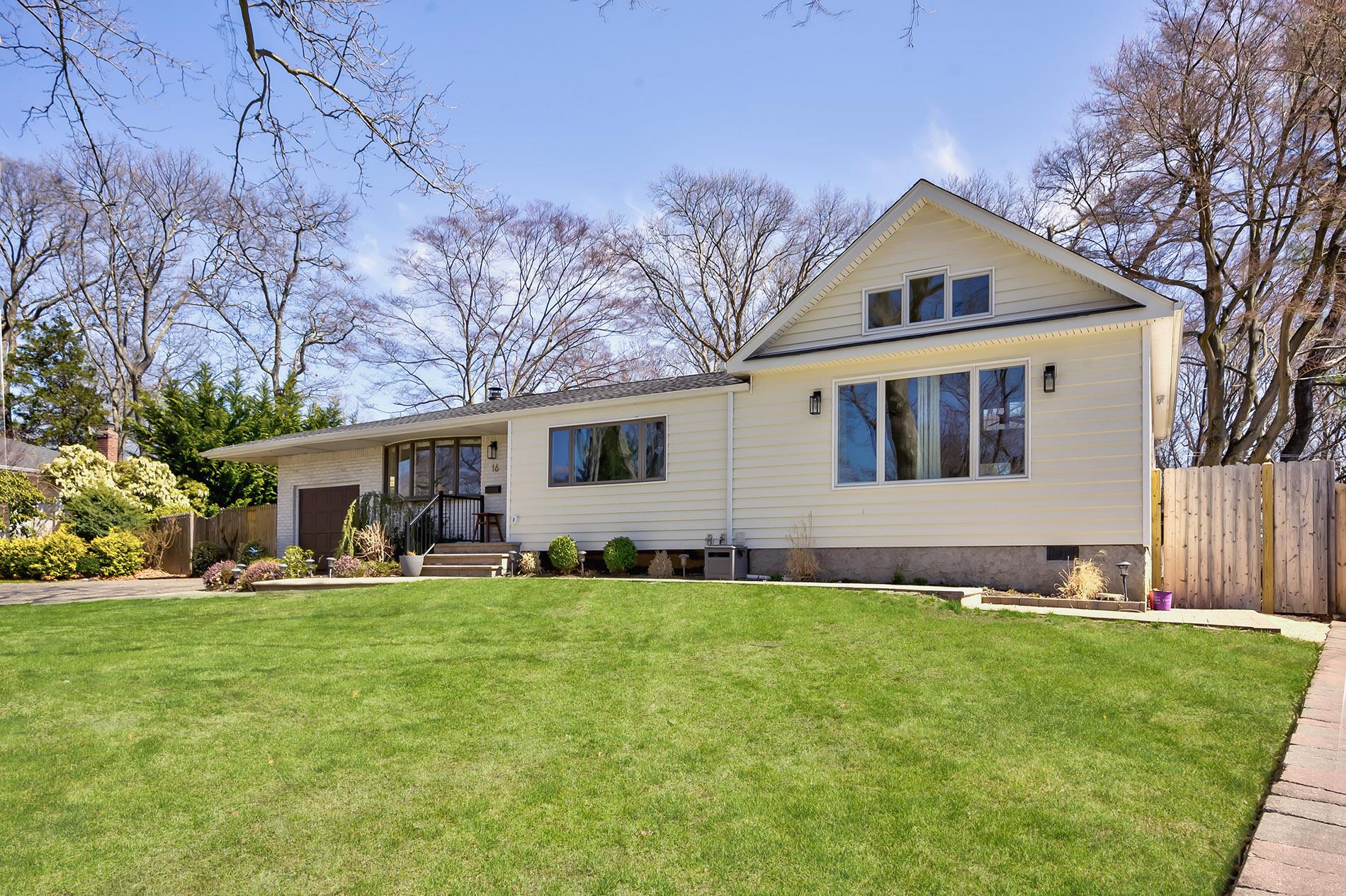 16 Bridle Lane, South Huntington, New York image 2