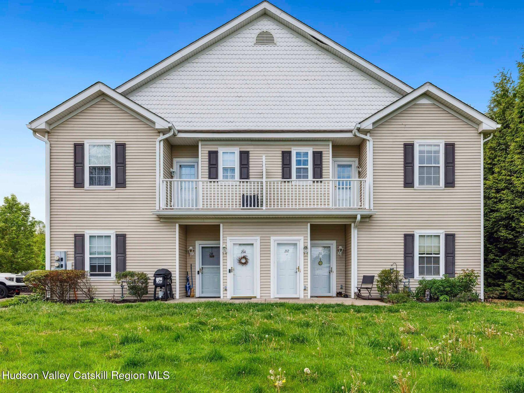 Commons Lane, Saugerties, New York - 2 Bedrooms  
2 Bathrooms  
4 Rooms - 