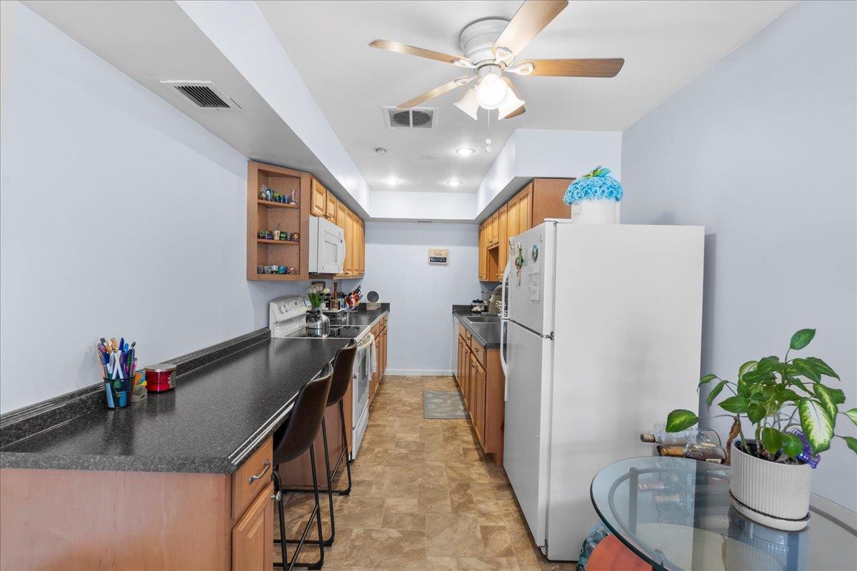 Oceanside, New York 11572, United States, 2 Bedrooms Bedrooms, ,2 BathroomsBathrooms,Residential,Active,175702