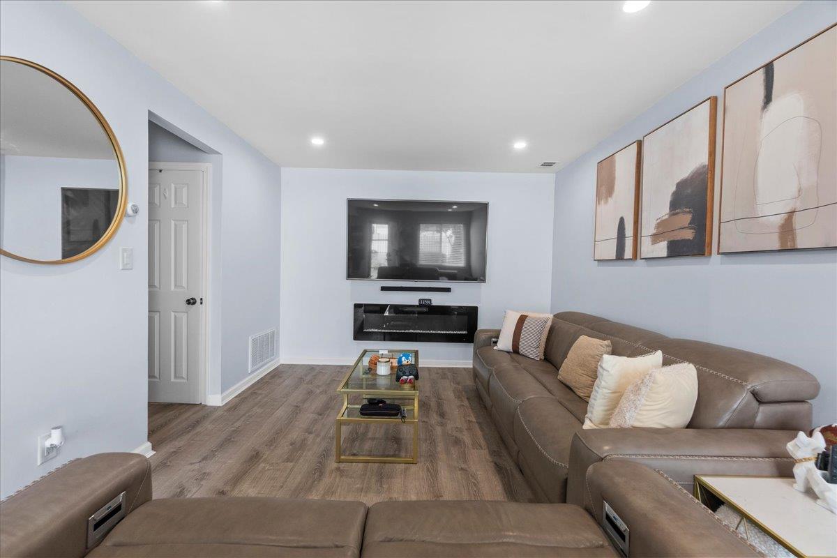 Oceanside, New York 11572, United States, 2 Bedrooms Bedrooms, ,2 BathroomsBathrooms,Residential,Active,175702