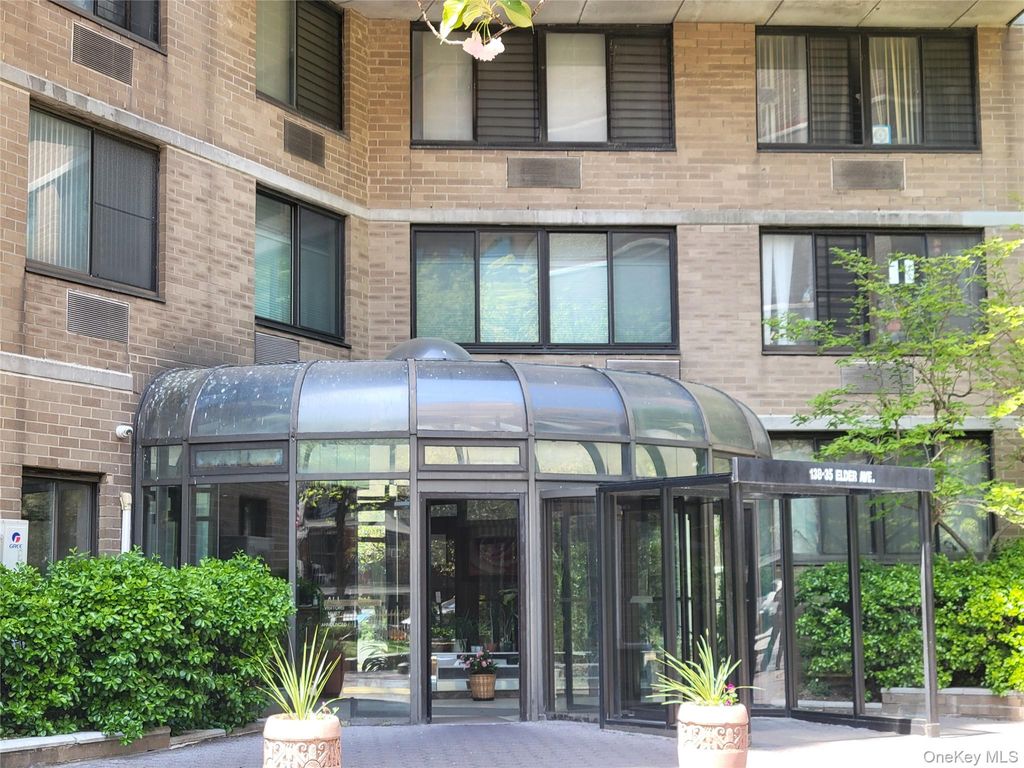 Photo of 138-35 Elder Avenue #14K, Flushing, NY 11355 (MLS # 990944)