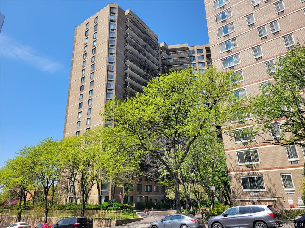 Photo of 138-35 Elder Avenue #14K, Flushing, NY 11355 (MLS # 990944)