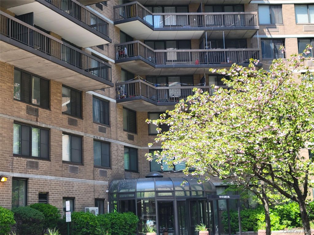 Photo of 138-35 Elder Avenue #14K, Flushing, NY 11355 (MLS # 990944)