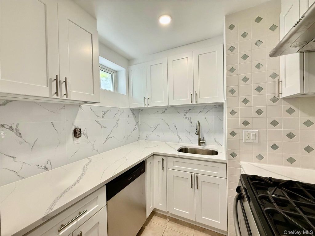 Photo of 67-45A Cloverdale Lane #167, Bayside, NY 11364 (MLS # 1000900)