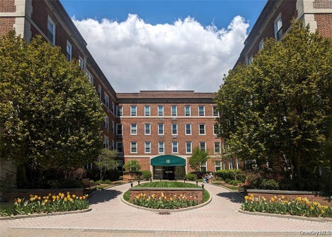 Condo For Rent - 111 7th Street #202<br/> Nassau County, Garden City, NY 11530