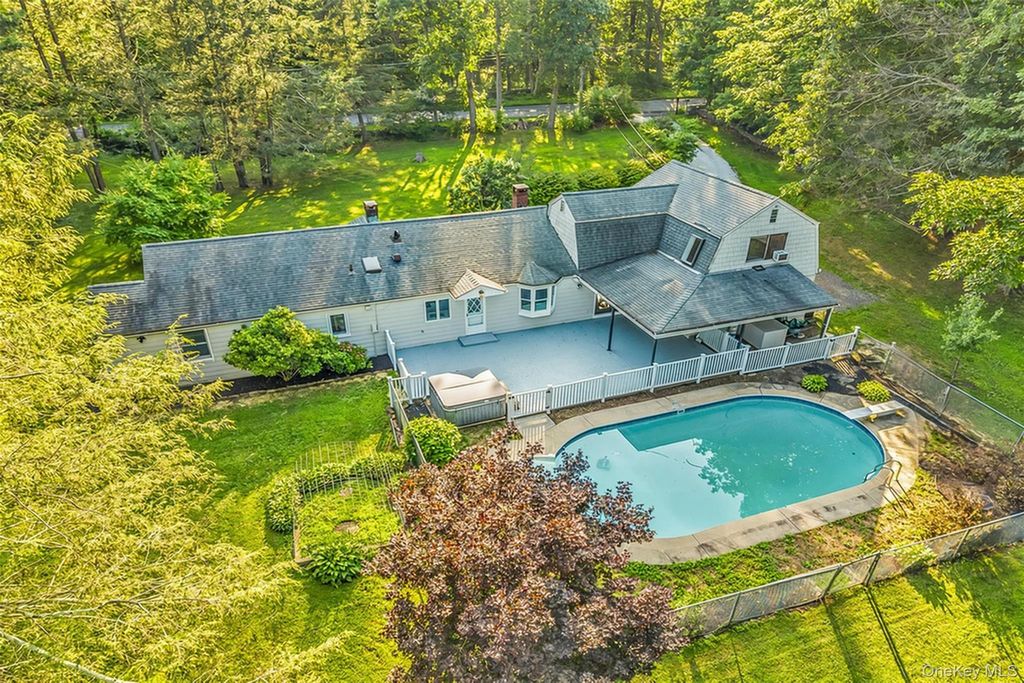 Photo of 8 West Lane, South Salem, NY 10590 (MLS # 956429)