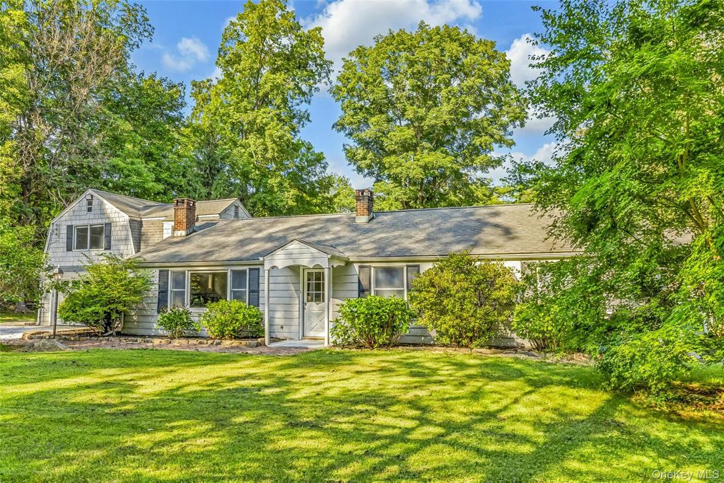 Photo of 8 West Lane, South Salem, NY 10590 (MLS # 956429)