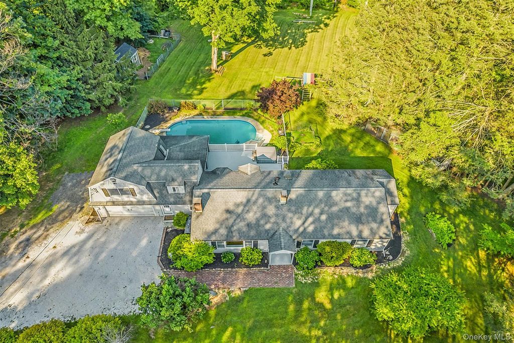 Photo of 8 West Lane, South Salem, NY 10590 (MLS # 956429)