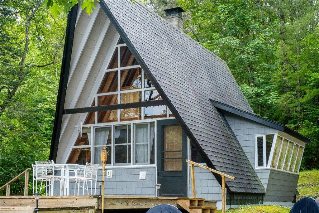 South Shore Road, Hancock, New York - 1 Bedrooms  
1 Bathrooms  
5 Rooms - 