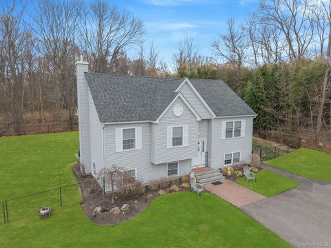 Photo of 268 Holbrook Road, Ronkonkoma, NY 11779 (MLS # 981207)