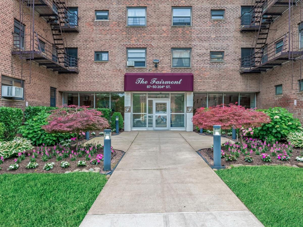 204 Street B46, Hollis, Queens, NY - 2 Bedrooms  
1 Bathrooms  
5 Rooms - 