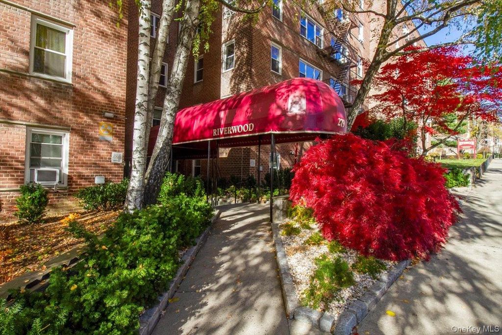 Photo of 279 N BROADWAY #6C, Yonkers, NY 10701 (MLS # 941081)