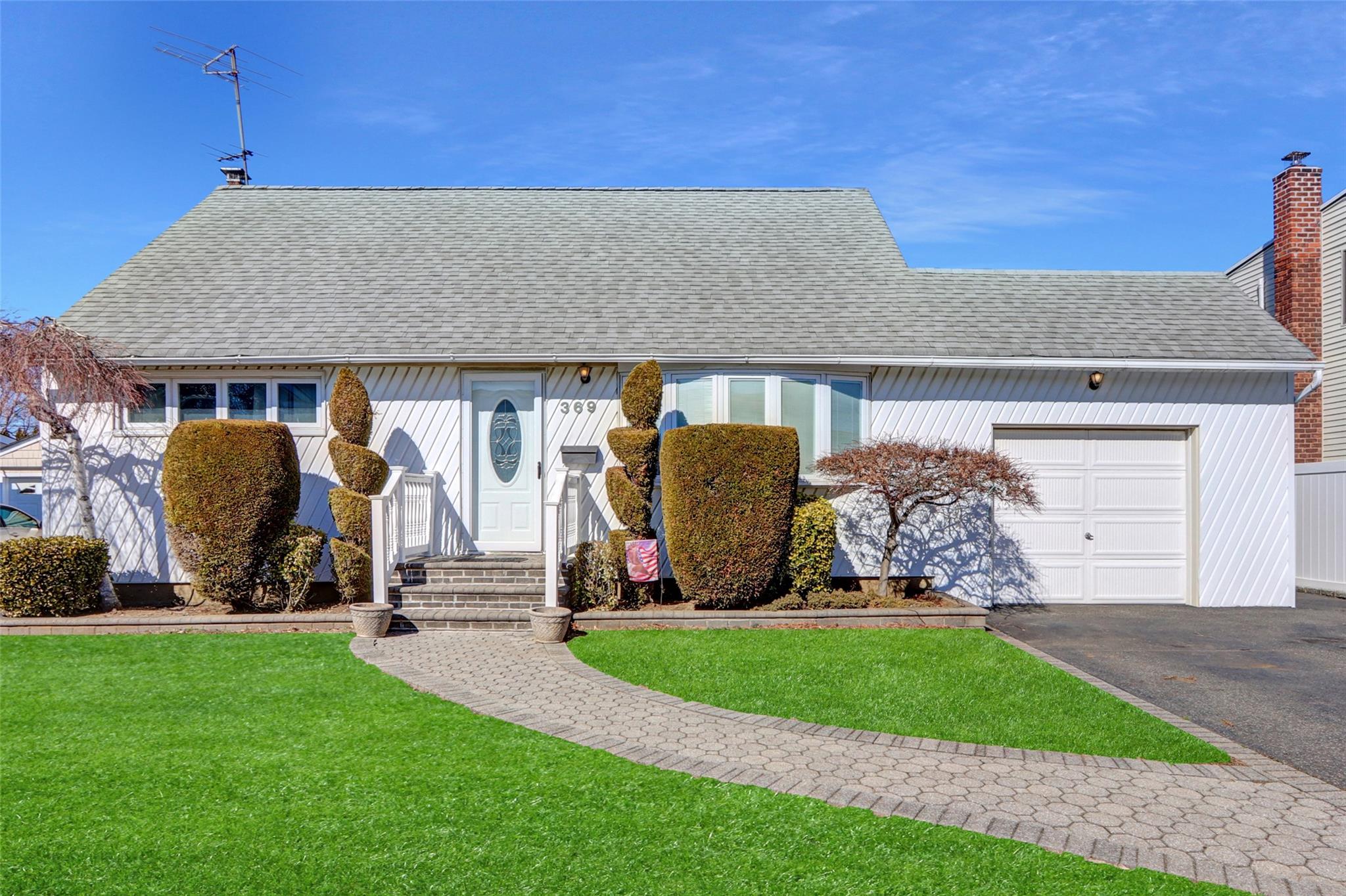 369 N Idaho Avenue, Massapequa, New York image 2